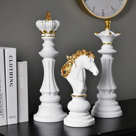 Set 3 Ukrasne Figurice Šah - Kralj, Kraljica, Jahač od Smole