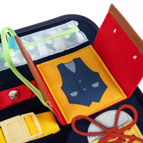 Montessori senzorno igračka s 14 elemenata, u obliku torbe s edukativnim aktivnostima za razvoj finih motoričkih vještina kod male djece.