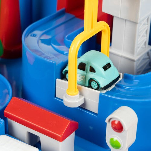 Staza s Preprekama za Automobil - Avantura Puna Iznenađenja za Djecu