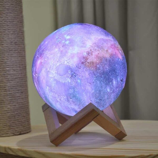 Galaxy 3D Luna lampa sa 16 LED boja, daljinskim upravljačem i drvenim postoljem